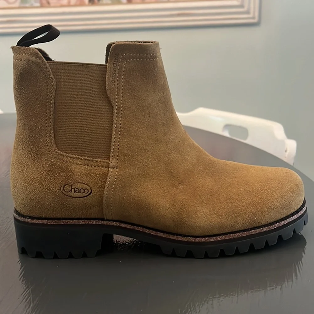 NEW Chaco Fields Chelsea waterproof boots